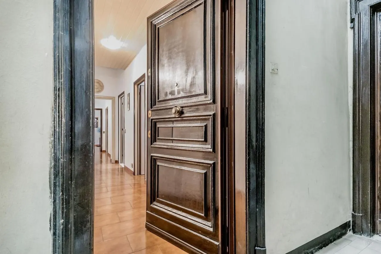 Bbhome Elegant Apartment In Front Of Termini Station Rome Italy